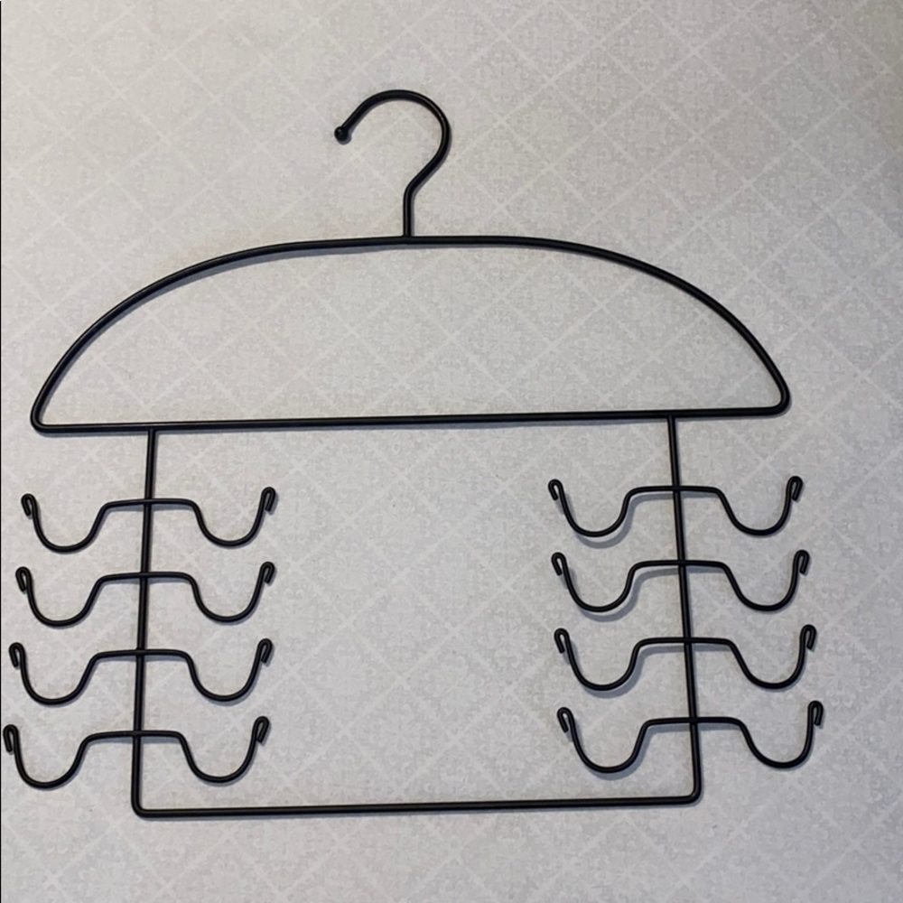 Cami Hanger